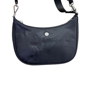 Lululemon essentials mini bag in black nylon